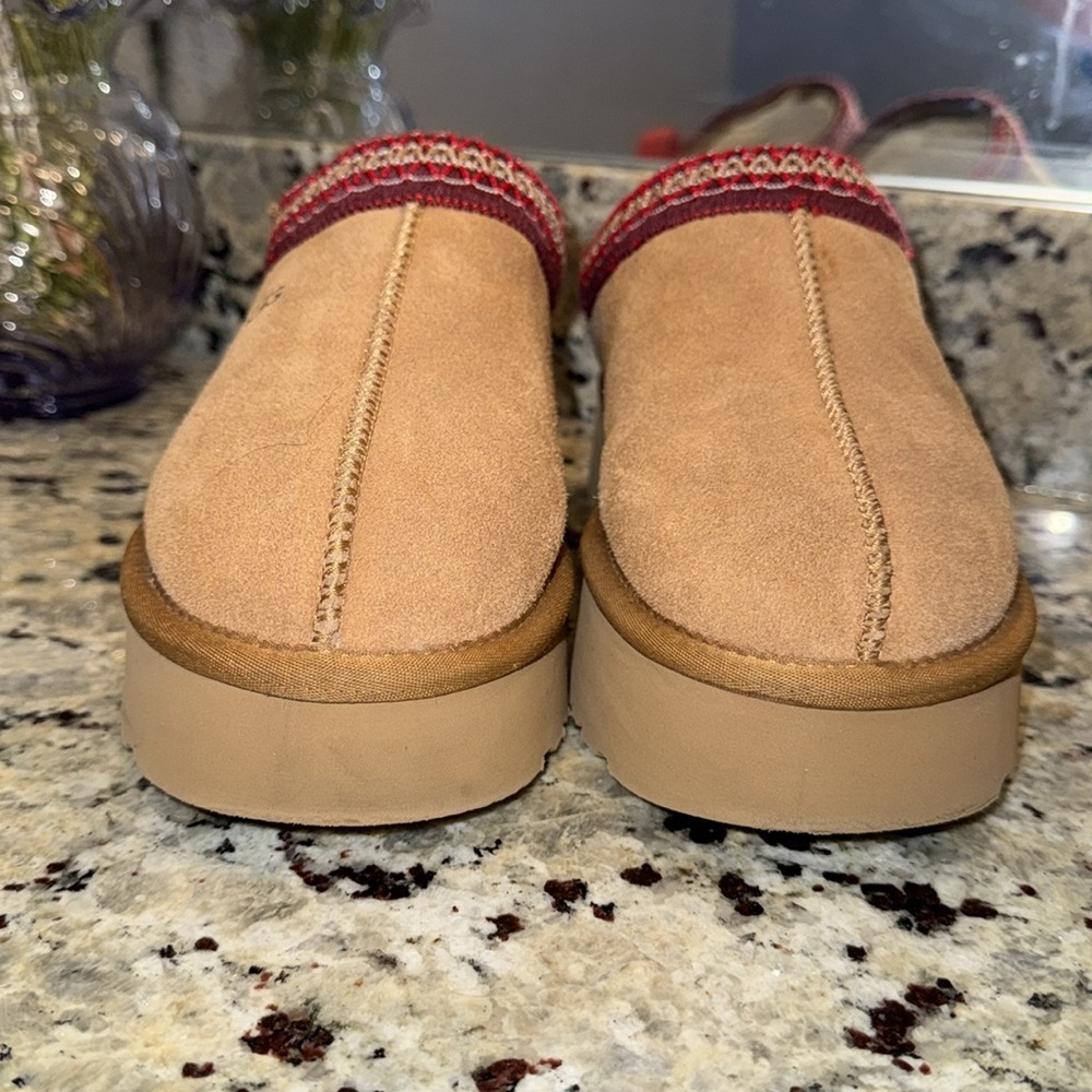 UGG TAZZ Suede Slip-On Shoes with Red Trim SIZE 6❤️🤎❤️ - Picture 2 of 9